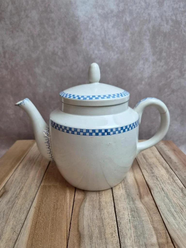 Théière ancienne Terre de Fer Opaque de Sarreguemines – Frise damiers bleus